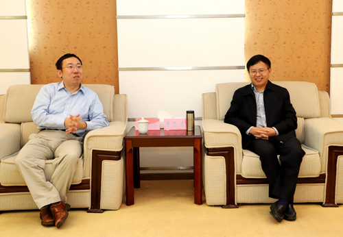 李恭进会见杨虎山教授